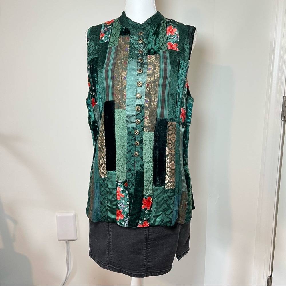 🌿SOLD🌿 Papillon Vintage 90s/Y2K Indian Green Patchwork Tapestry Boho Vest 🦚‎